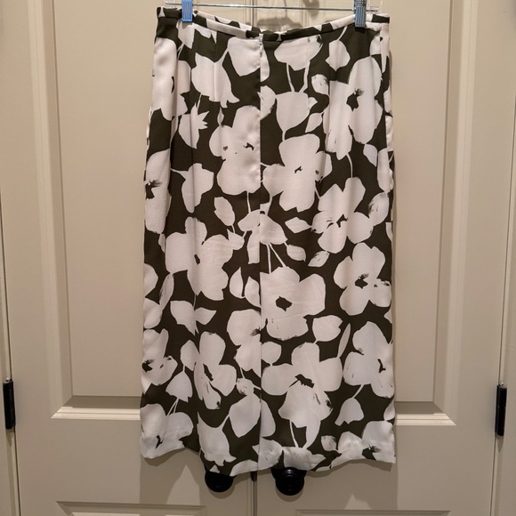 Ann Taylor Floral Green and White Midi Pencil Skirt - Picture 6 of 10